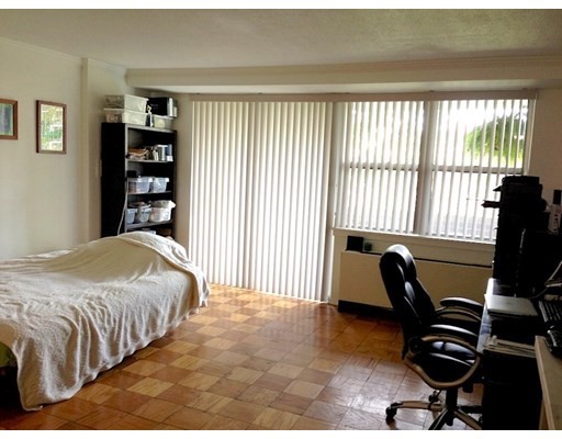 Studio bed, 1 bath apartment for rent at 9 Hawthorne Pl Unit 7G, West End — photo 1 of 2