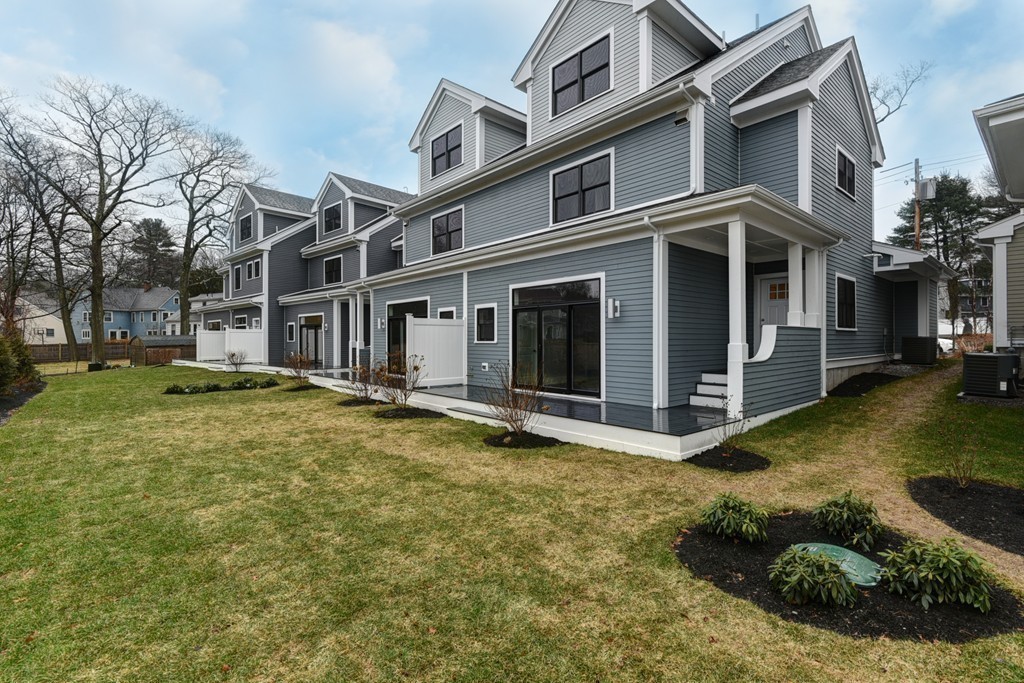 3 bed, 3.5 bath apartment for rent at 1521 Beacon St Unit 1, Waban — photo 1 of 16