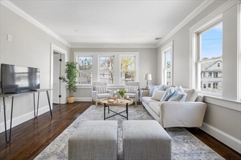 3 bed, 2 bath apartment for rent at 84 Sunnyside St Unit 2, Hyde Park — photo 2 of 22