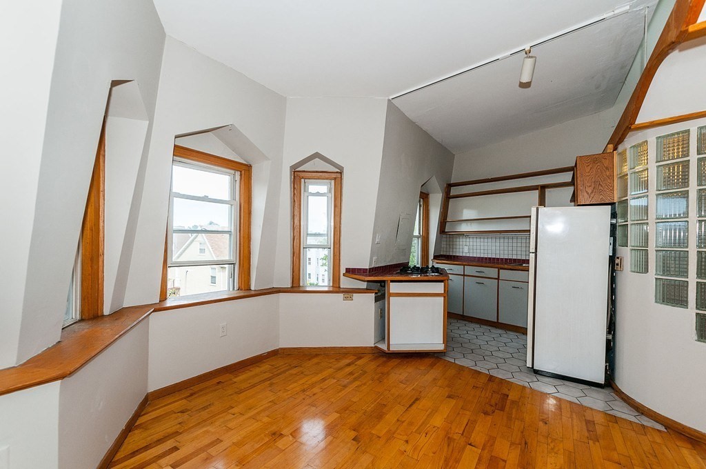 1 bed, 1 bath apartment for rent at 11 Savin Hill Ave Unit 3, Dorchester — photo 9 of 11