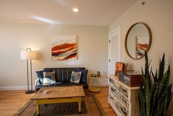 1 bed, 1 bath apartment for rent at 2 Hawthorne Blvd Unit 5, Salem — photo 3 of 13