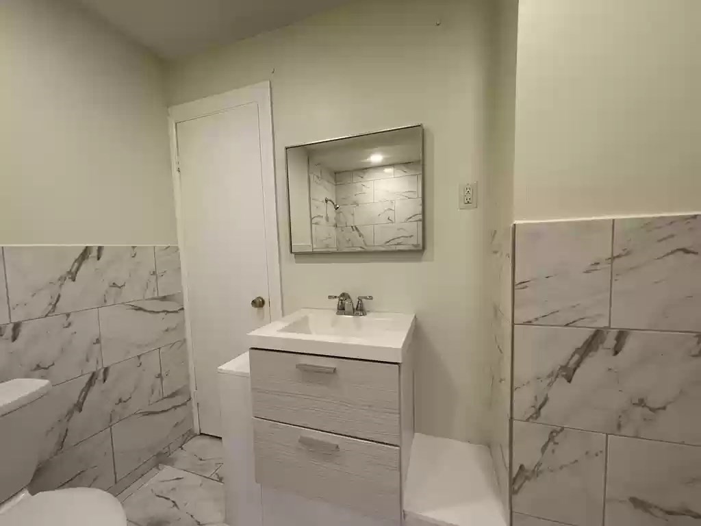 3 bed, 1 bath apartment for rent at 53 Cedar St Unit 1, Lynn — photo 3 of 3