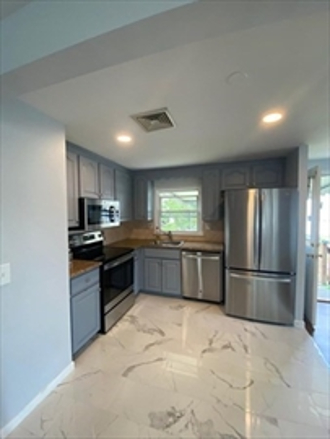 3 bed, 1 bath apartment for rent at 31 Sanford St Unit 1, Hyde Park — photo 1 of 7
