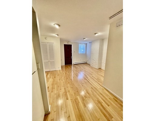 1 bed, 1 bath apartment for rent at 36 Clarendon St Unit 1, South End — photo 7 of 7