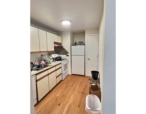 3 bed, 1 bath apartment for rent at 1139 Commonwealth Ave Unit 31, Allston — photo 6 of 6