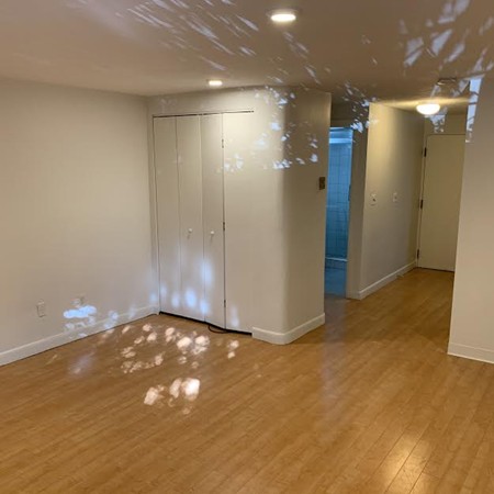 Studio bed, 1 bath apartment for rent at 39 Englewood Ave Unit 2, Brighton — photo 2 of 4