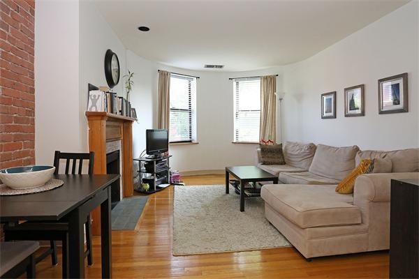 1 bed, 1 bath apartment for rent at 90 Gainsborough St Unit 302E, Fenway — photo 2 of 6