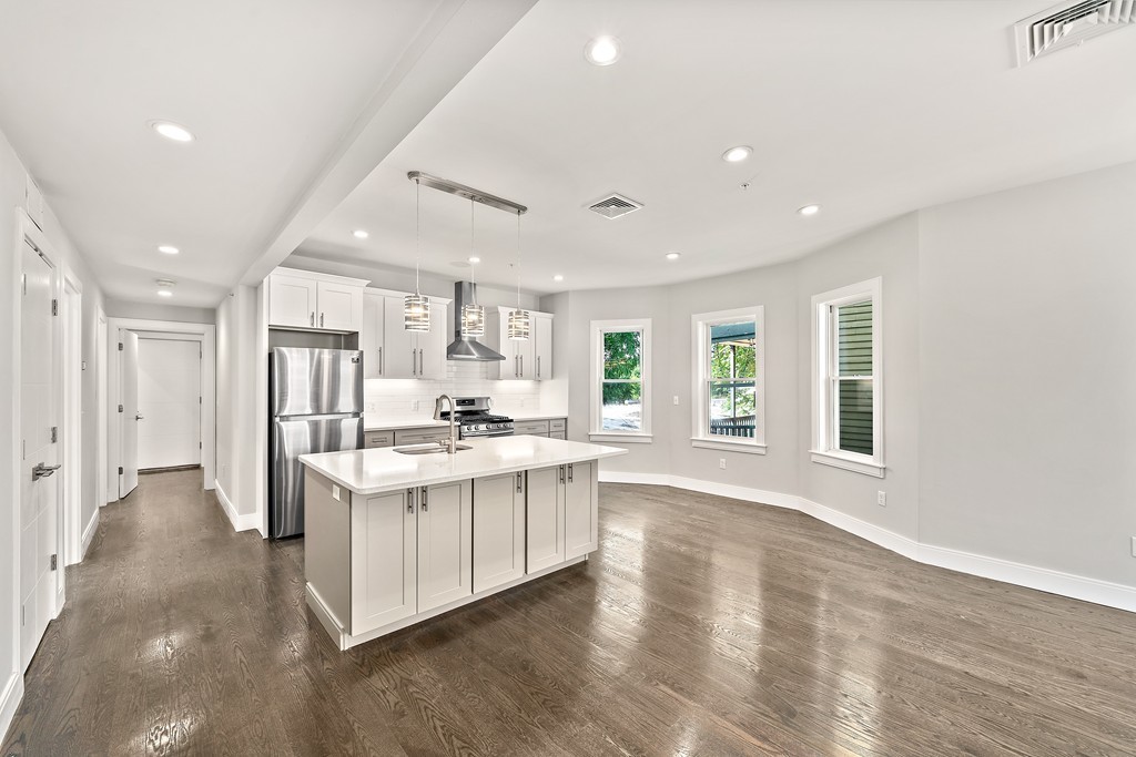 2.5 bed, 2 bath apartment for rent at 9 Lithgow St Unit 2, Dorchester — photo 1 of 16