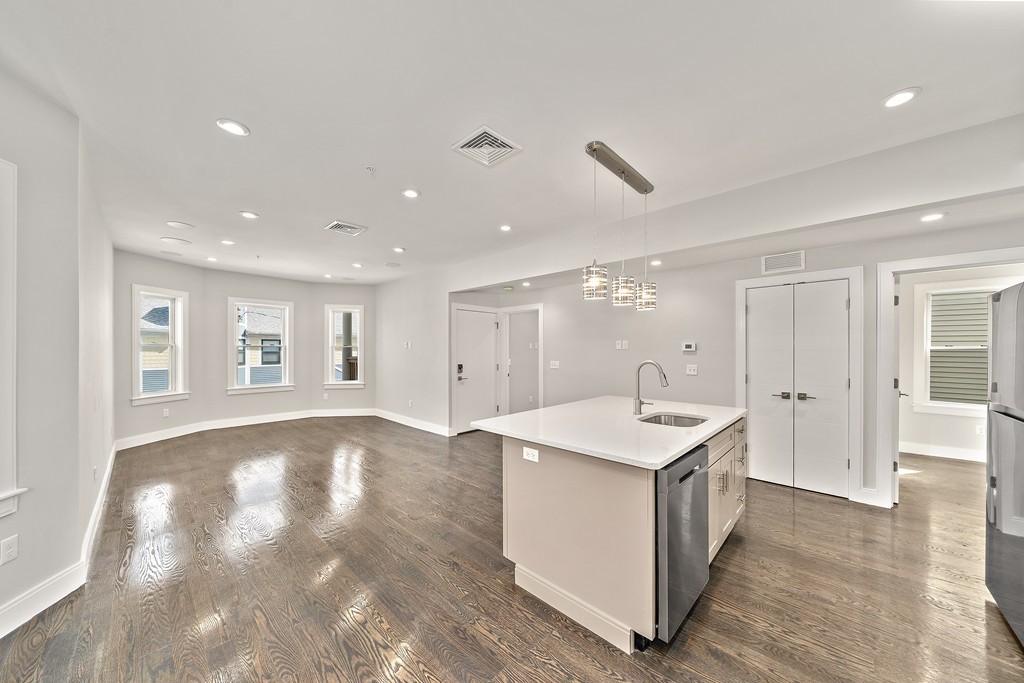 2.5 bed, 2 bath apartment for rent at 9 Lithgow St Unit 2, Dorchester — photo 3 of 16