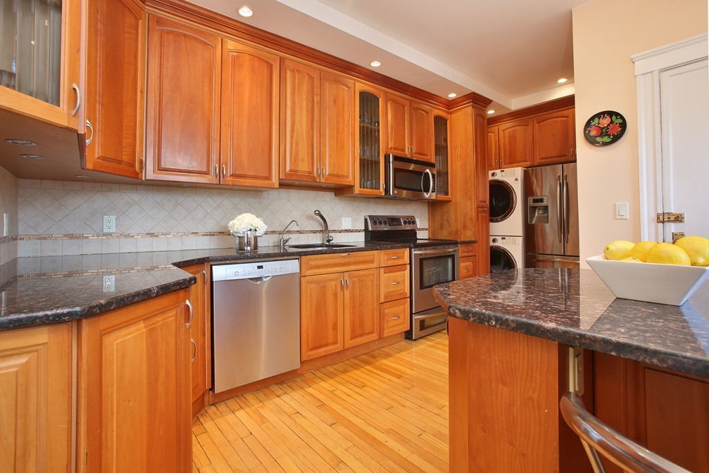 3 bed, 2 bath apartment for rent at 399 Washington St Unit 3, Coolidge Corner — photo 2 of 10