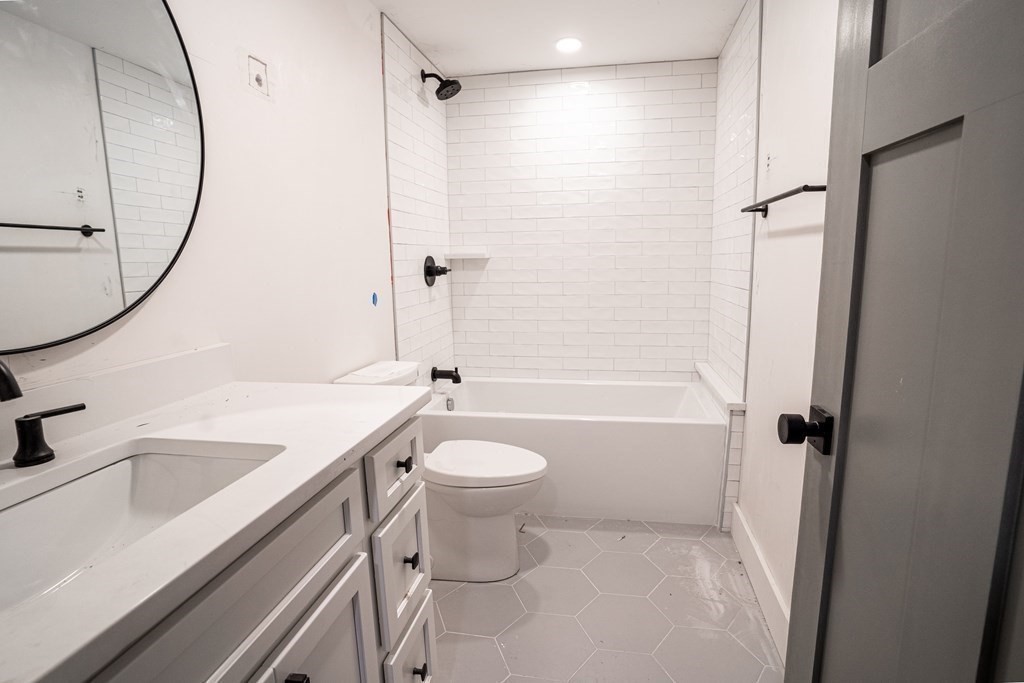 3 bed, 2.5 bath apartment for rent at 17 West Bellflower Unit 1, Dorchester — photo 4 of 7