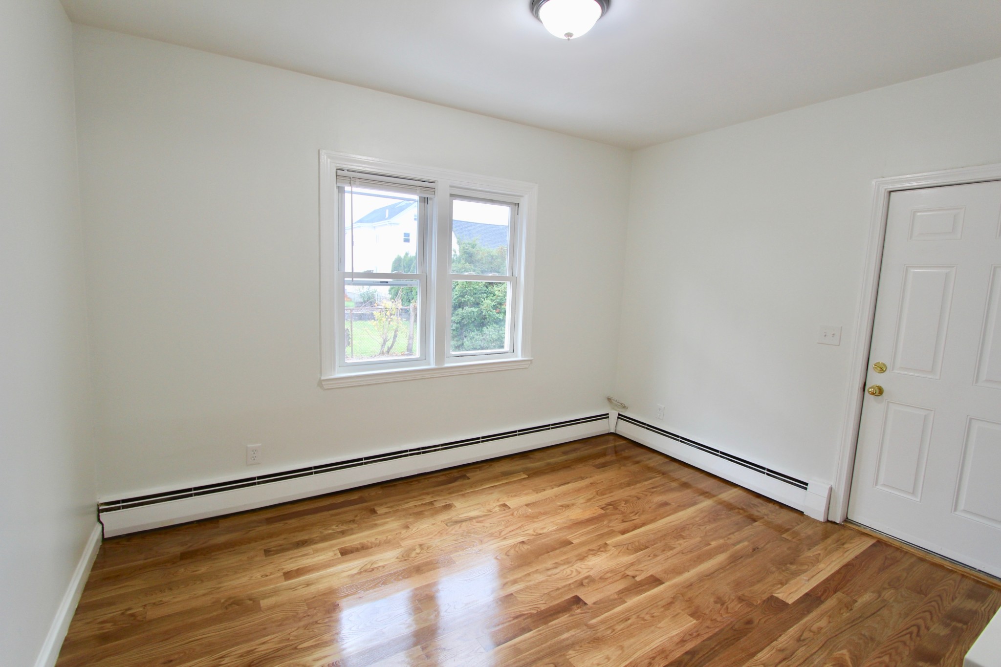 1 bed, 1 bath apartment for rent at 55 Forest Ave Unit 1R, Everett — photo 2 of 4