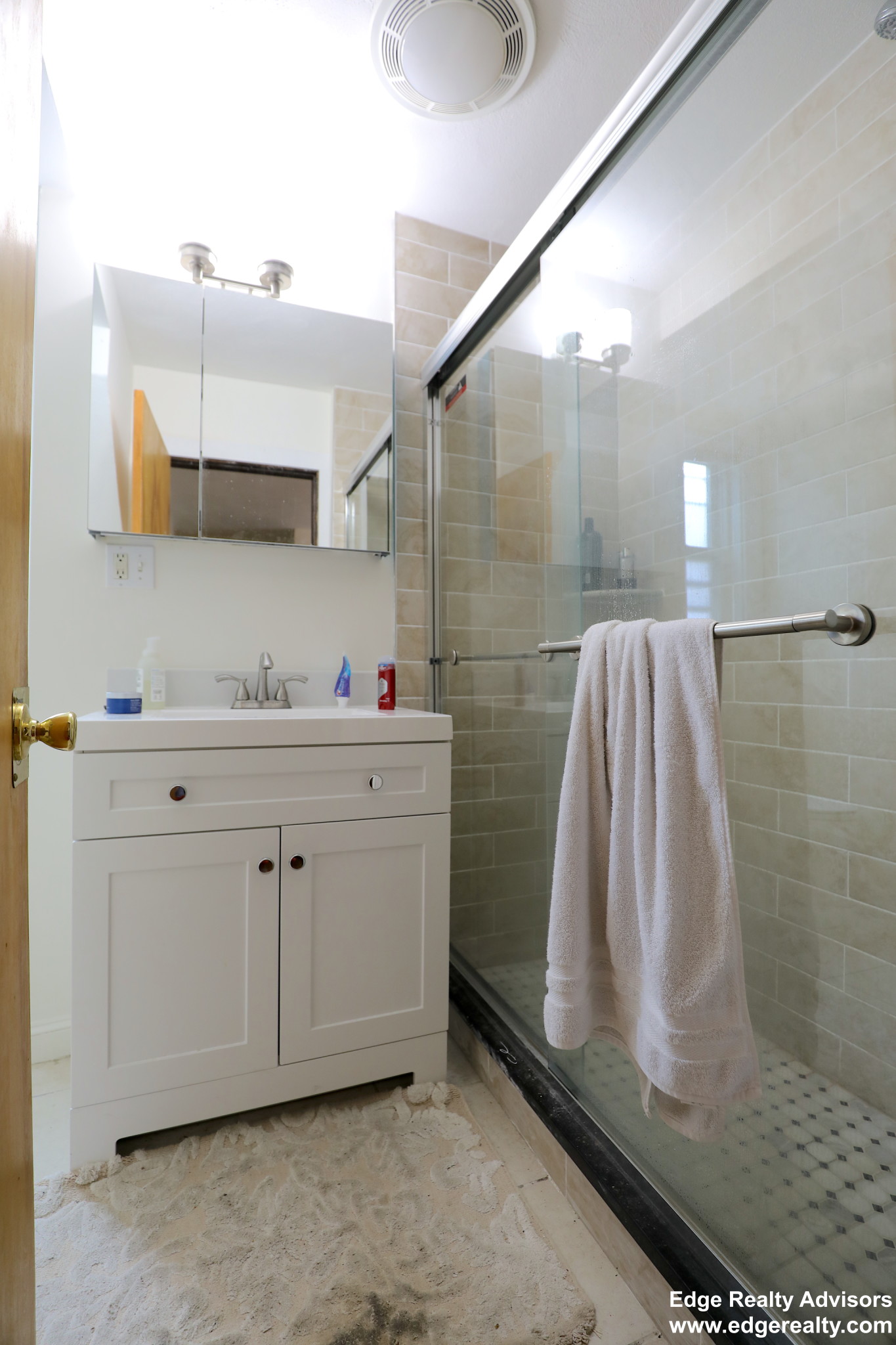 5 bed, 2 bath apartment for rent at 16 South St Unit 3, Brighton — photo 9 of 13