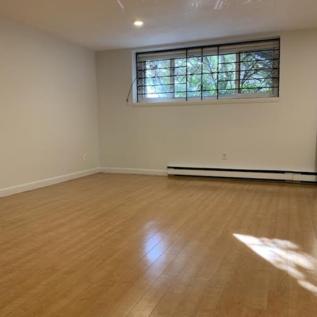 Studio bed, 1 bath apartment for rent at 39 Englewood Ave Unit 2, Brighton — photo 3 of 4