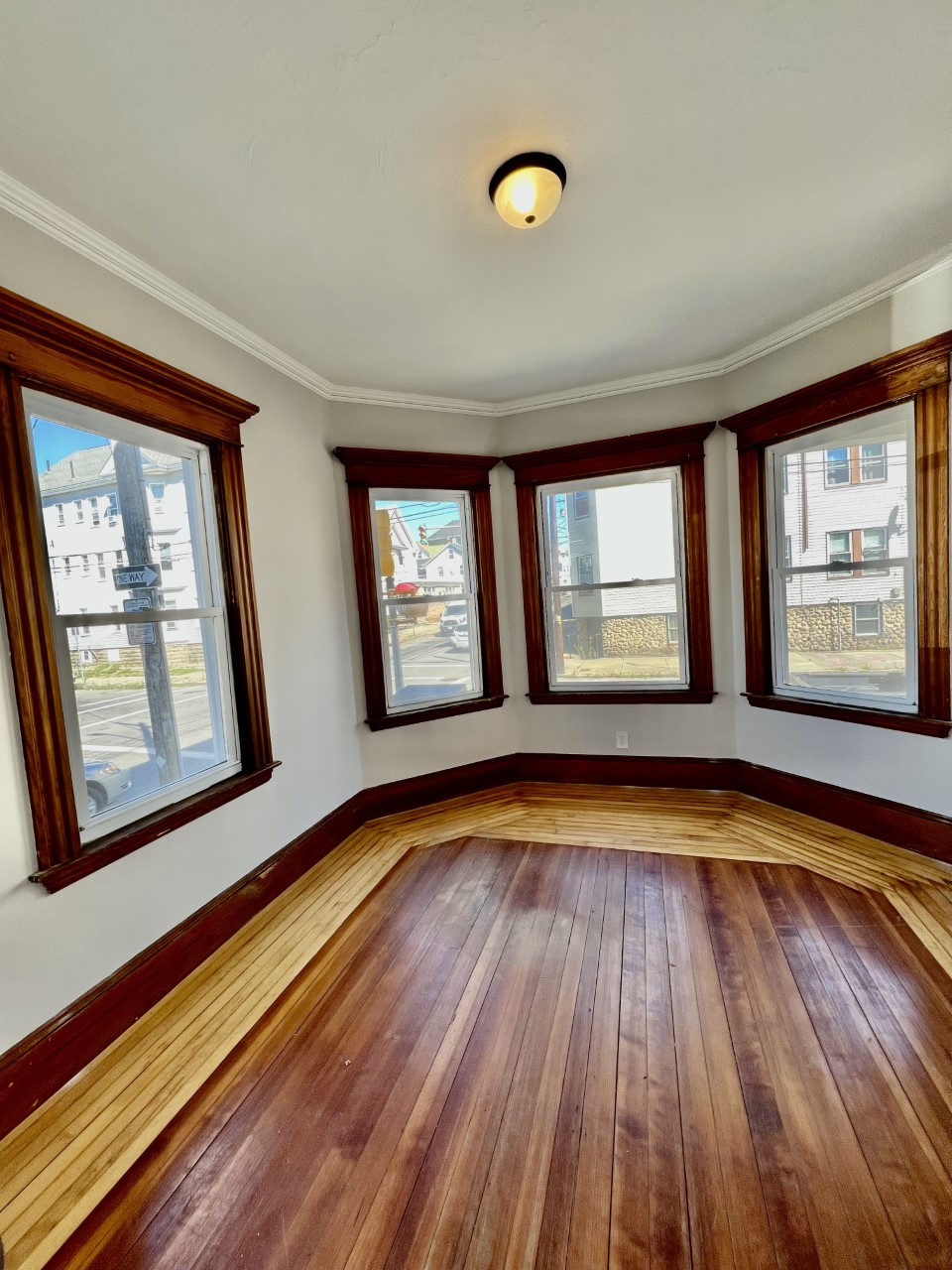 3 split bed, 1 bath apartment for rent at 150 Deane St Unit 1, New Bedford — photo 5 of 6