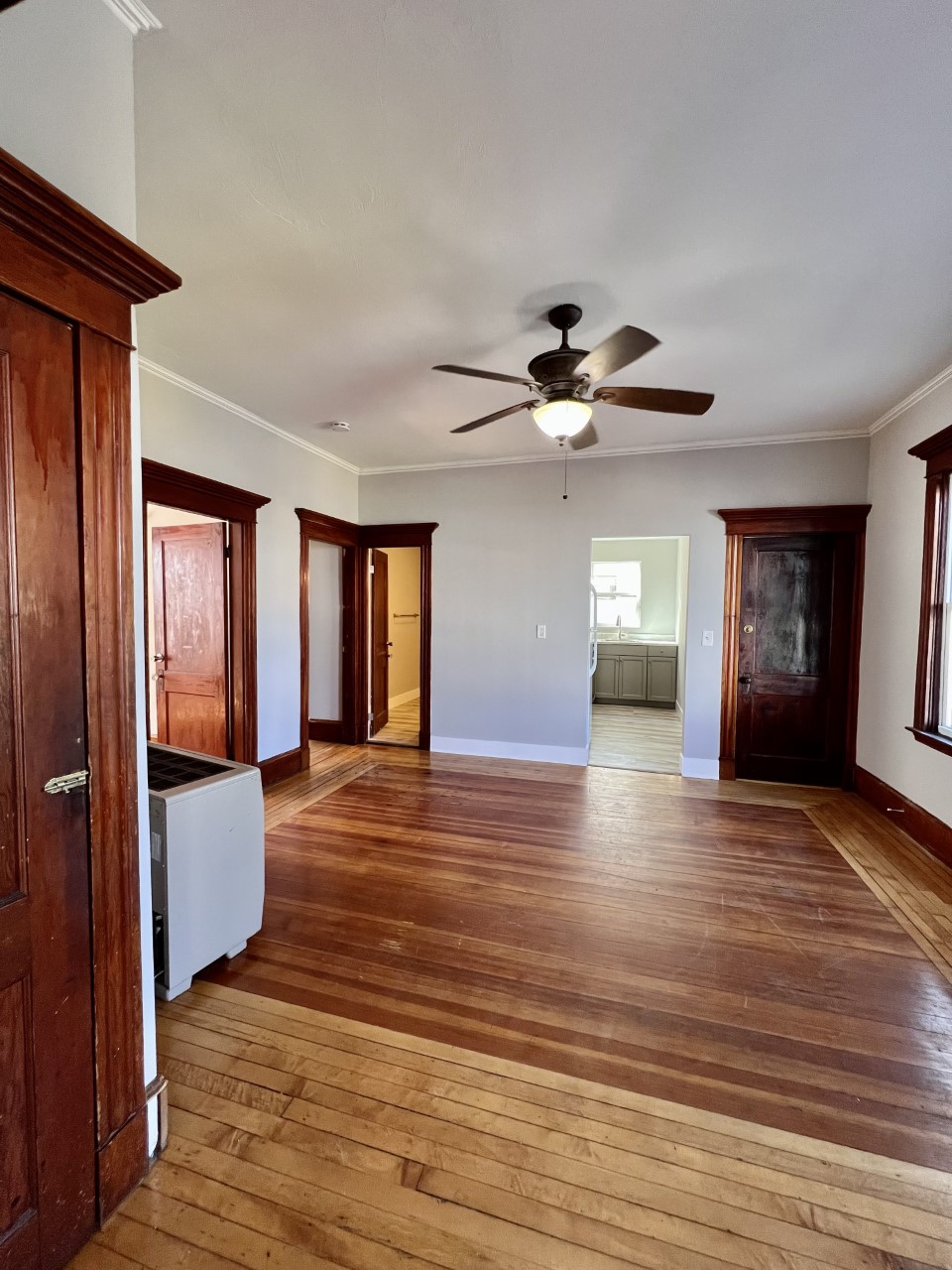 3 split bed, 1 bath apartment for rent at 150 Deane St Unit 1, New Bedford — photo 3 of 6