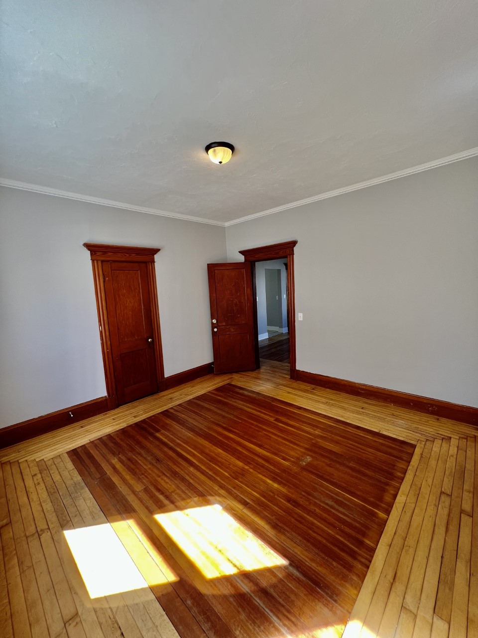3 split bed, 1 bath apartment for rent at 150 Deane St Unit 1, New Bedford — photo 4 of 6