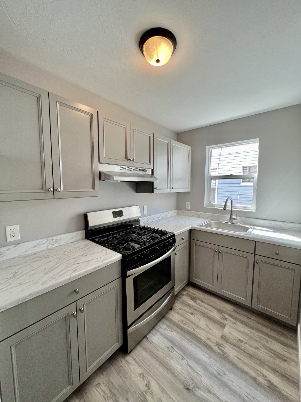3 split bed, 1 bath apartment for rent at 150 Deane St Unit 1, New Bedford — photo 1 of 6