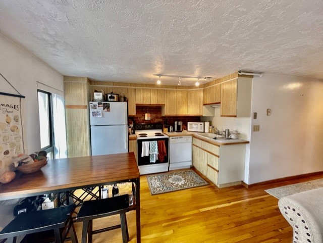 2 bed, 1 bath apartment for rent at 8 Harris St Unit 3, North End — photo 2 of 18