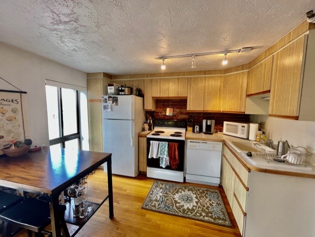 2 bed, 1 bath apartment for rent at 8 Harris St Unit 3, North End — photo 3 of 18