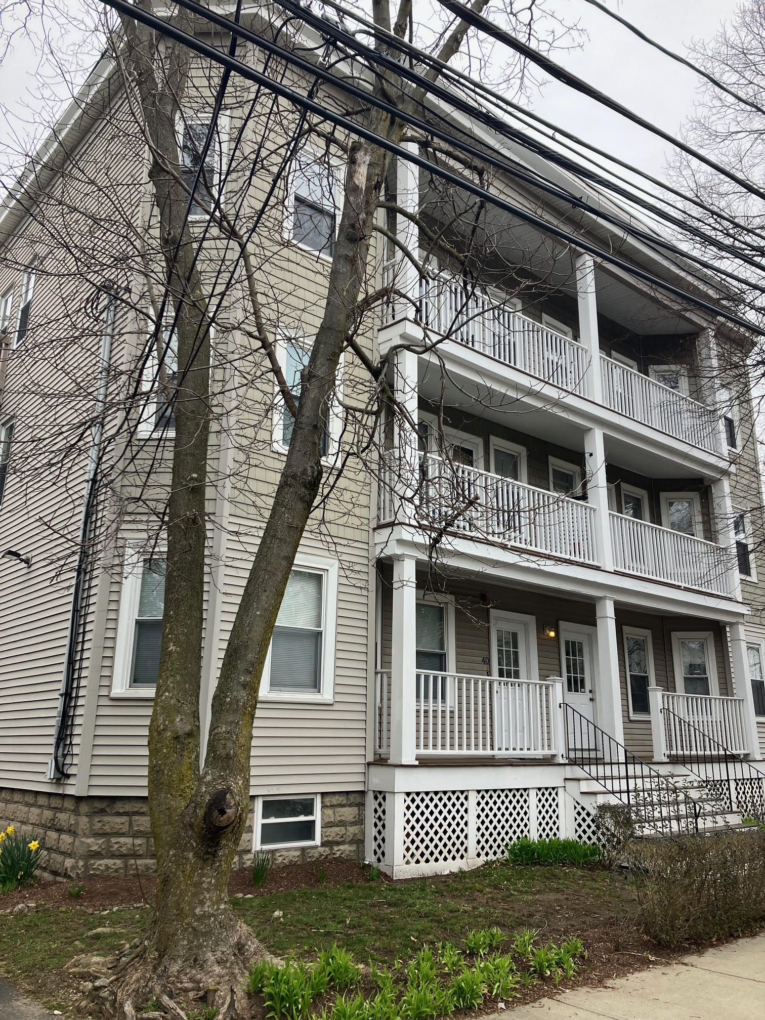 2 bed, 1 bath apartment for rent at 40 Linden Ave Unit 3, Spring Hill — photo 1 of 13