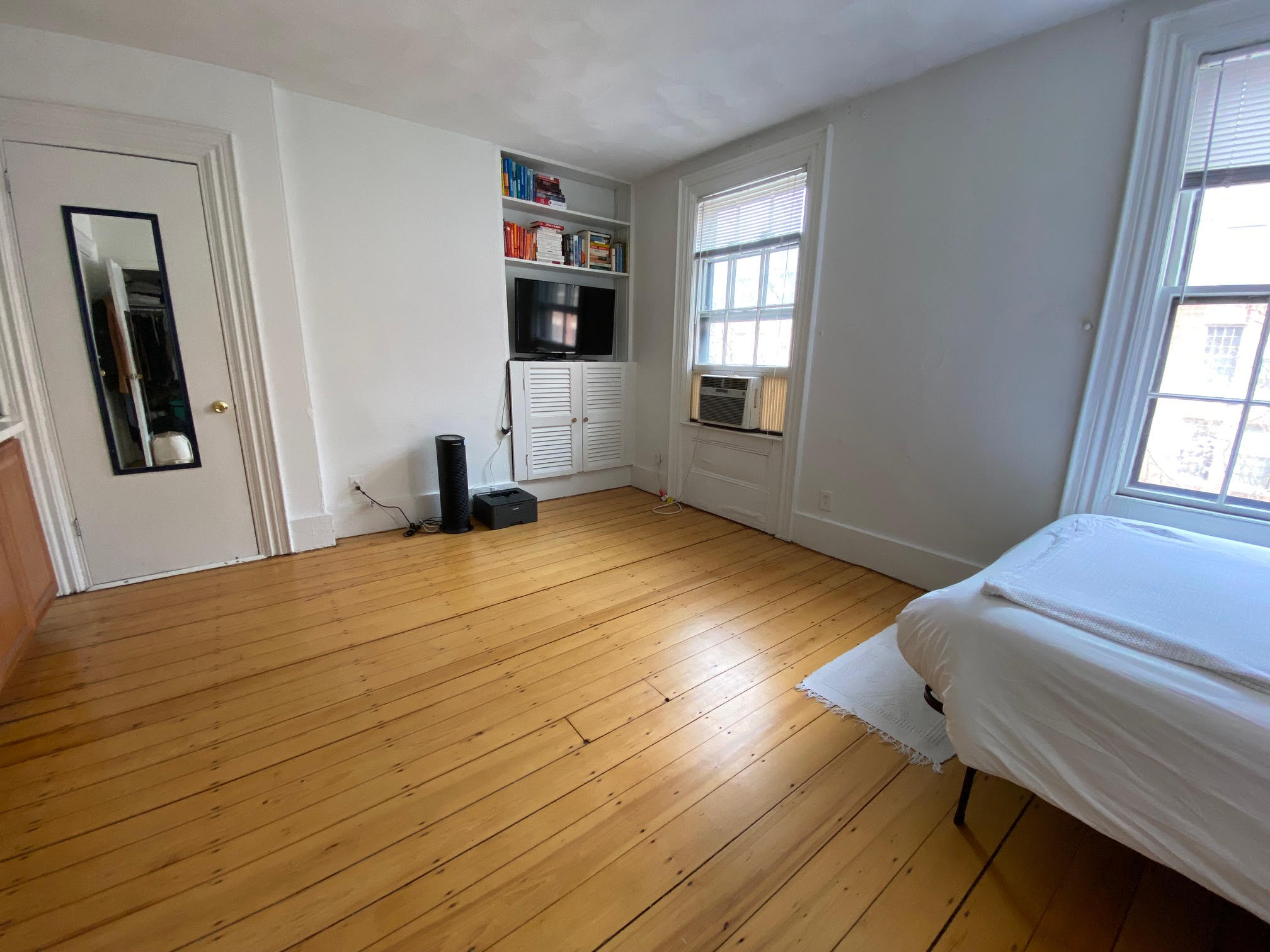 Studio bed, 1 bath apartment for rent at 29 South Russell St Unit 3, Beacon Hill — photo 2 of 9