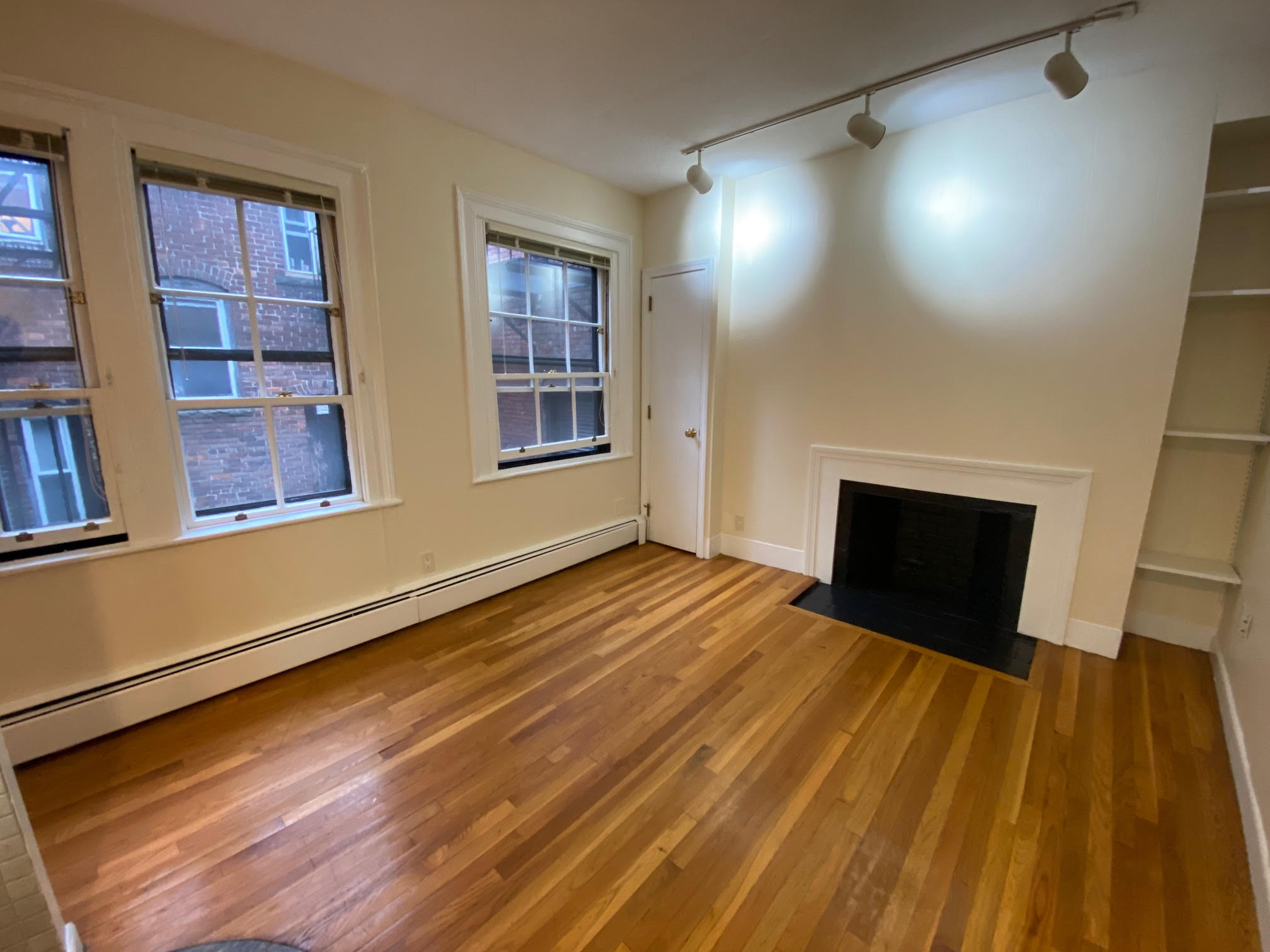 1 bed, 1 bath apartment for rent at 11 S Russell St Unit 5, Beacon Hill — photo 1 of 10