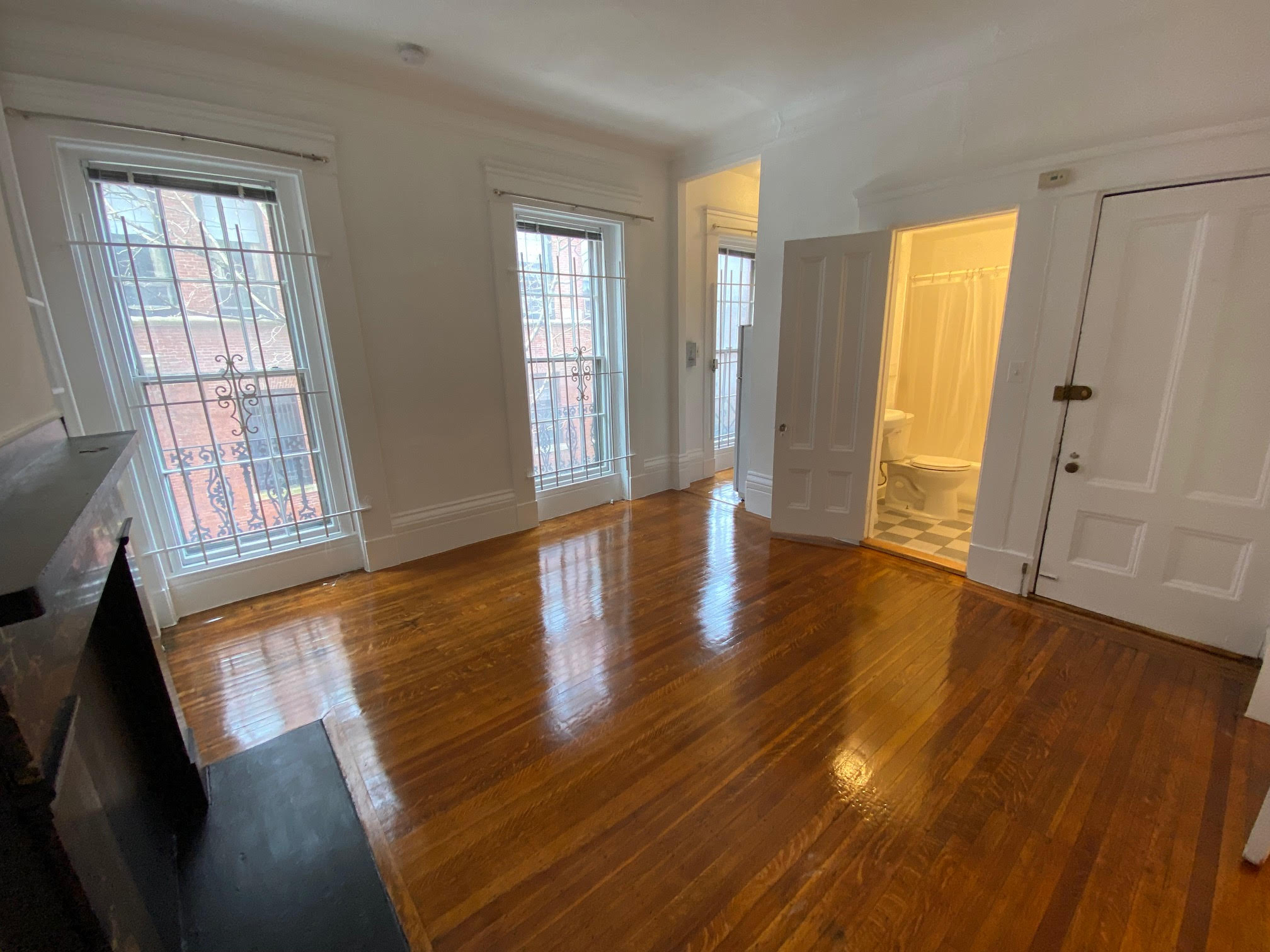 Studio bed, 1 bath apartment for rent at 58 Russell St Unit 2, Beacon Hill — photo 3 of 12