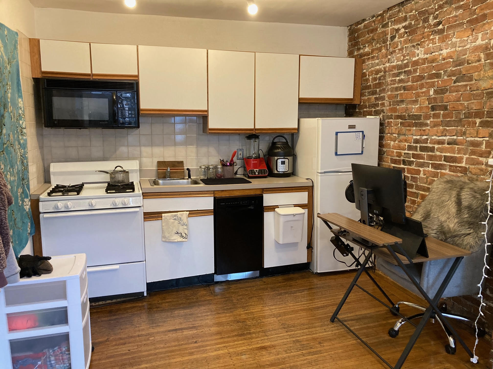 Studio bed, 1 bath apartment for rent at 52 Russell St Unit 5, Beacon Hill — photo 4 of 7