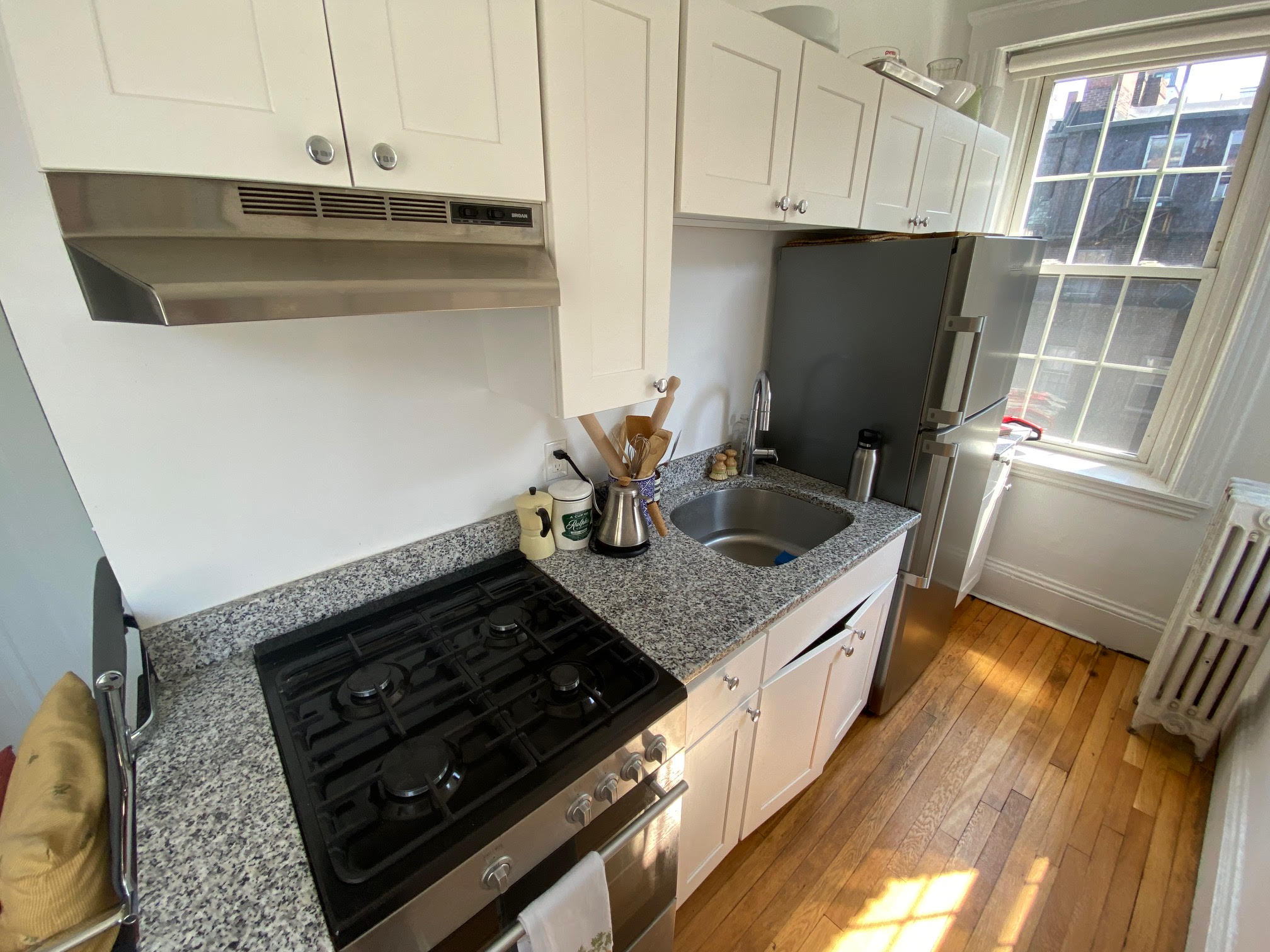 Studio bed, 1 bath apartment for rent at 26 Myrtle St Unit 15, Beacon Hill — photo 5 of 8