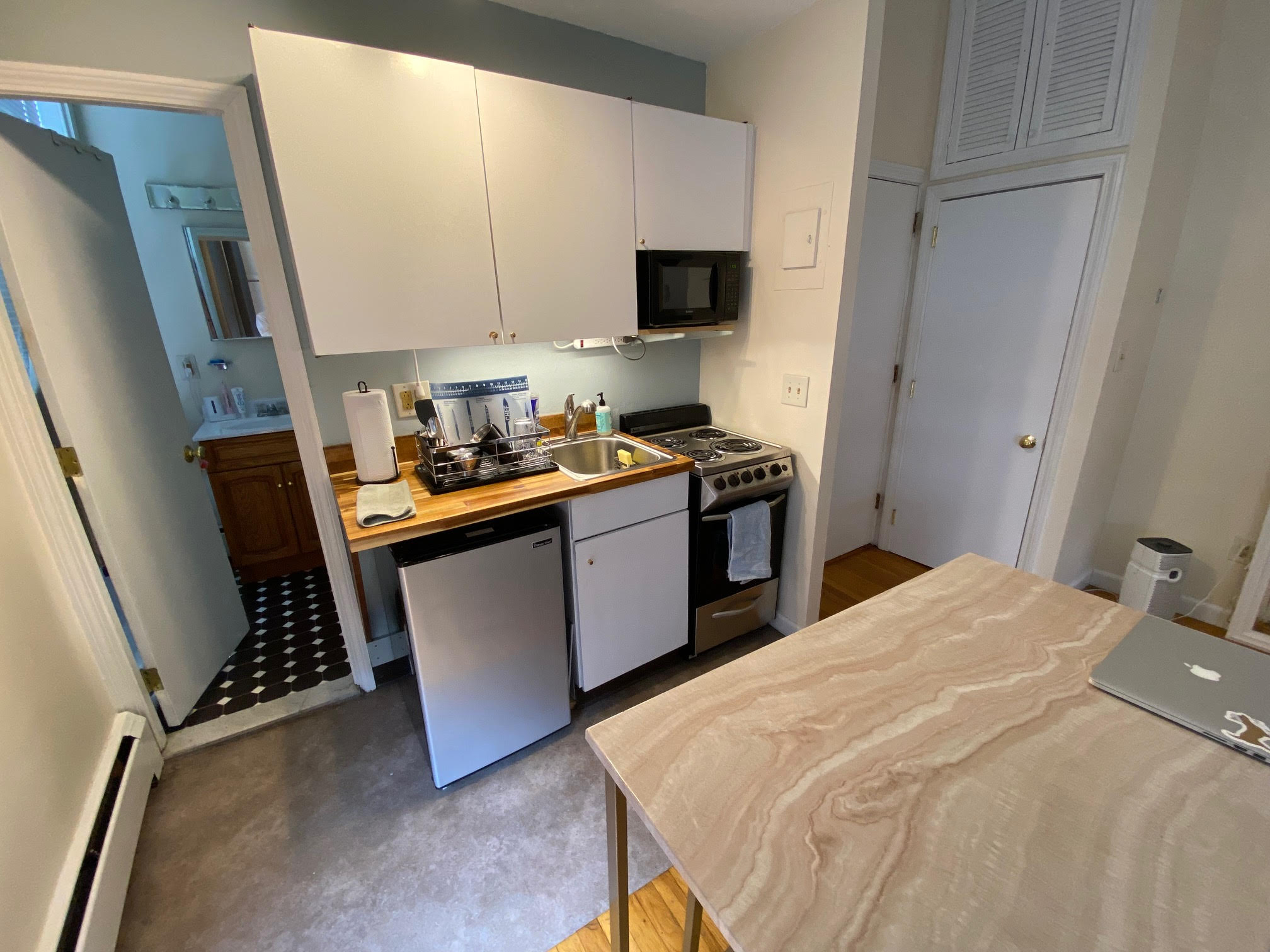 Studio bed, 1 bath apartment for rent at 11 S Russell St Unit 2, Beacon Hill — photo 5 of 6