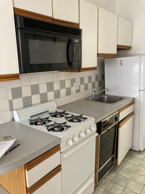 2 bed, 1 bath apartment for rent at 3 Phillips St Unit 6, Beacon Hill — photo 3 of 13